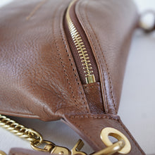 โหลดรูปภาพลงในเครื่องมือใช้ดูของ Gallery กระเป๋าหนังผู้หญิง /กระเป๋าหนังคาดอกผู้หญิง สีน้ำตาลรุ่น B-CBR-6094