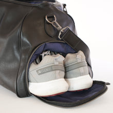 โหลดรูปภาพลงในเครื่องมือใช้ดูของ Gallery กระเป๋าหนังผู้ชาย /กระเป๋าหนังเดินทางผู้ชายสีดำ รุ่น B-BK-8919