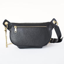 โหลดรูปภาพลงในเครื่องมือใช้ดูของ Gallery กระเป๋าหนังผู้หญิง /กระเป๋าหนังคาดอกผู้หญิง สีน้ำดำรุ่น B-BK-6094