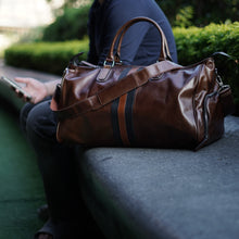 โหลดรูปภาพลงในเครื่องมือใช้ดูของ Gallery กระเป๋าหนังผู้ชาย /กระเป๋าหนังเดินทางผู้ชายน้ำตาล รุ่น B-CBR-8919