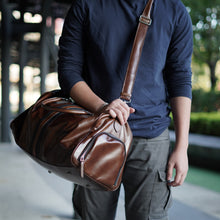 โหลดรูปภาพลงในเครื่องมือใช้ดูของ Gallery กระเป๋าหนังผู้ชาย /กระเป๋าหนังเดินทางผู้ชายน้ำตาล รุ่น B-CBR-8919