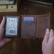 โหลดรูปภาพลงในเครื่องมือใช้ดูของ Gallery กระเป๋าสตางค์หนังแท้