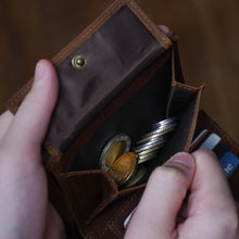 โหลดรูปภาพลงในเครื่องมือใช้ดูของ Gallery กระเป๋าสตางค์หนังแท้