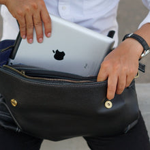 โหลดรูปภาพลงในเครื่องมือใช้ดูของ Gallery กระเป๋าหนังใส่โน๊ตบุ๊ค