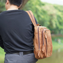 โหลดรูปภาพลงในเครื่องมือใช้ดูของ Gallery กระเป๋าหนังผู้ชาย/กระเป๋าเป้ผู้ชาย สีนํ้าตาล รุ่น B-LBR-215