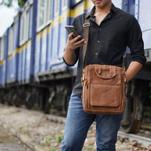 โหลดรูปภาพลงในเครื่องมือใช้ดูของ Gallery กระเป๋าหนังผู้ชาย/กระเป๋าหนังสะพายข้างผู้ชาย สีนํ้าตาล รุ่น B-LBR-1115