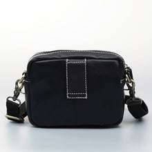 โหลดรูปภาพลงในเครื่องมือใช้ดูของ Gallery กระเป๋าสะพายข้างหนังแท้ รุ่น B-BK-1263-2