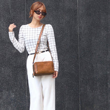 โหลดรูปภาพลงในเครื่องมือใช้ดูของ Gallery กระเป๋ากล้องหนัง รุ่น Curie