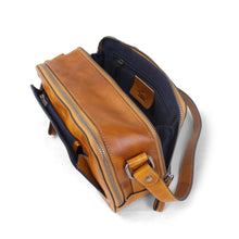 โหลดรูปภาพลงในเครื่องมือใช้ดูของ Gallery กระเป๋ากล้องหนัง รุ่น Curie