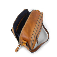 โหลดรูปภาพลงในเครื่องมือใช้ดูของ Gallery กระเป๋ากล้องหนัง รุ่น Curie