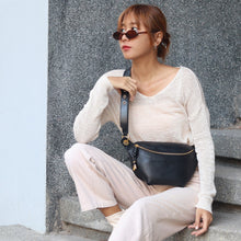 โหลดรูปภาพลงในเครื่องมือใช้ดูของ Gallery กระเป๋าหนังผู้หญิง /กระเป๋าหนังคาดอกผู้หญิง สีน้ำดำรุ่น B-BK-6094