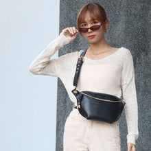 โหลดรูปภาพลงในเครื่องมือใช้ดูของ Gallery กระเป๋าหนังผู้หญิง /กระเป๋าหนังคาดอกผู้หญิง สีน้ำดำรุ่น B-BK-6094