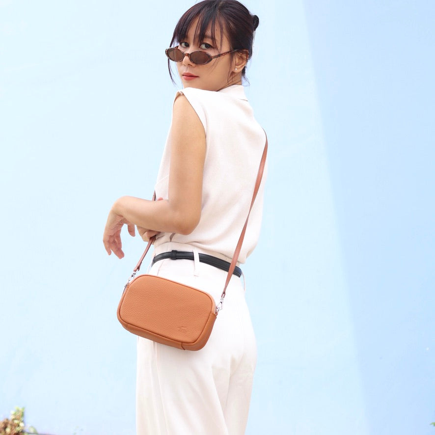 กระเป๋าหนังผู้หญิง /กระเป๋าหนังสะพายข้างผู้หญิง สีน้ำตาล รุ่น B-LBR-125 Ava