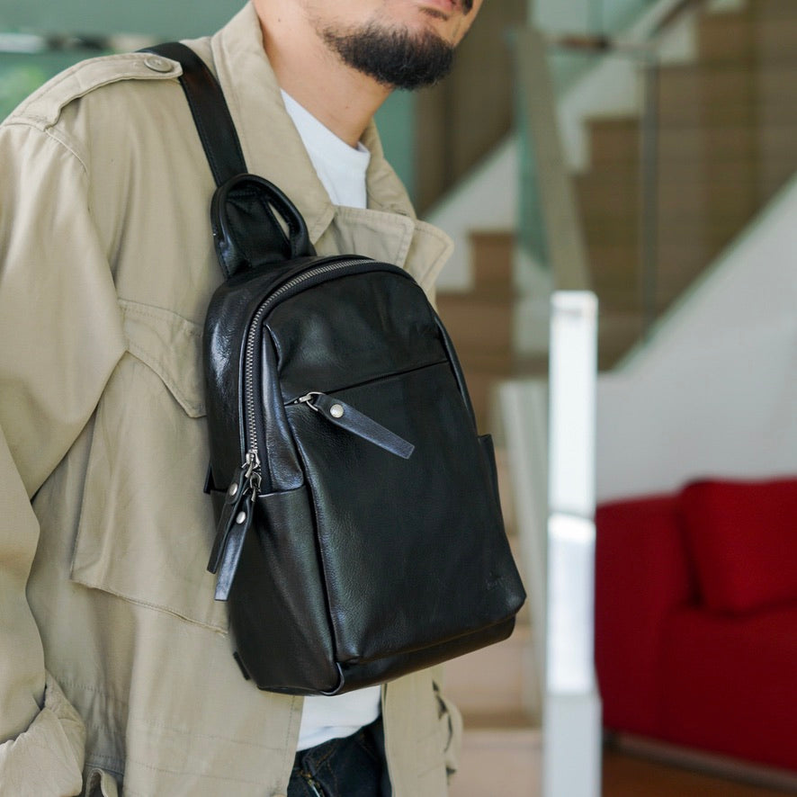 กระเป๋าหนังผู้ชาย /กระเป๋าหนังคาดอกผู้ชาย สีดำ รุ่น B-BK-2249
