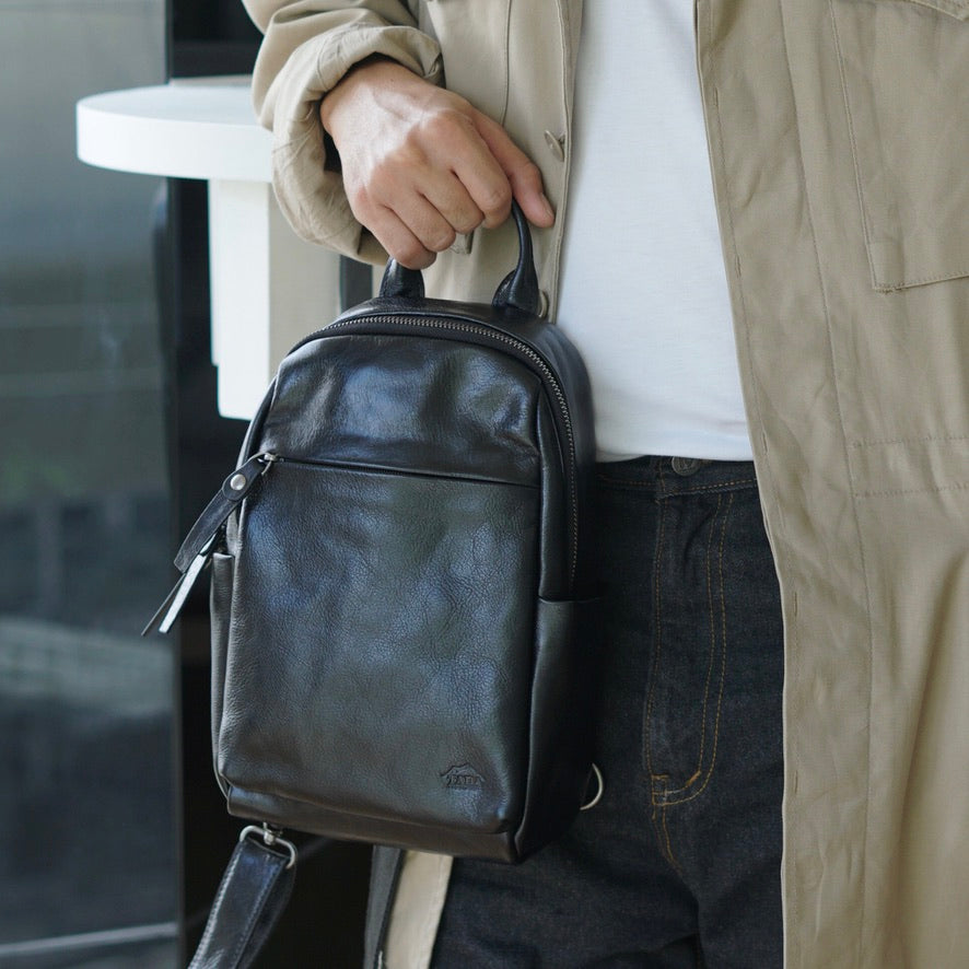 กระเป๋าหนังผู้ชาย /กระเป๋าหนังคาดอกผู้ชาย สีดำ รุ่น B-BK-2249