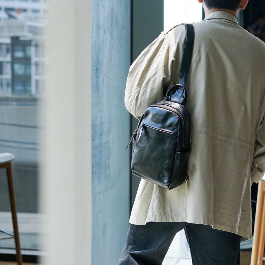 กระเป๋าหนังผู้ชาย /กระเป๋าหนังคาดอกผู้ชาย สีดำ รุ่น B-BK-2249