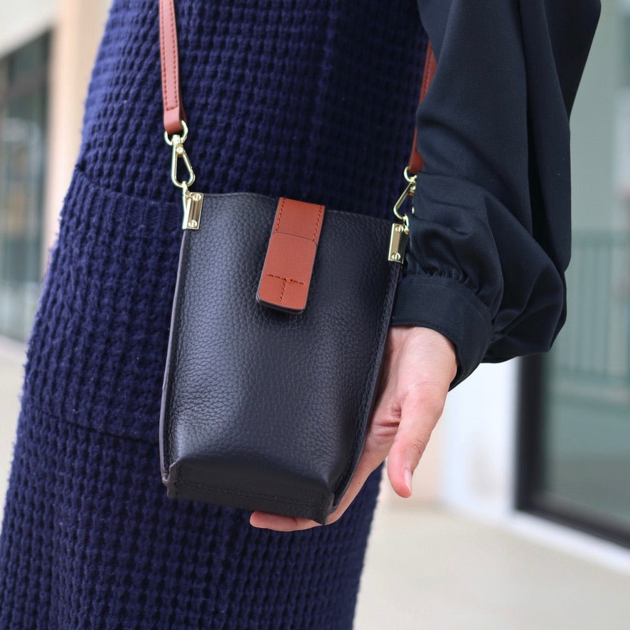 กระเป๋าหนังผู้หญิง /กระเป๋าหนังสะพายข้างผู้หญิง สีดำ รุ่น B-BK-8820 Lily