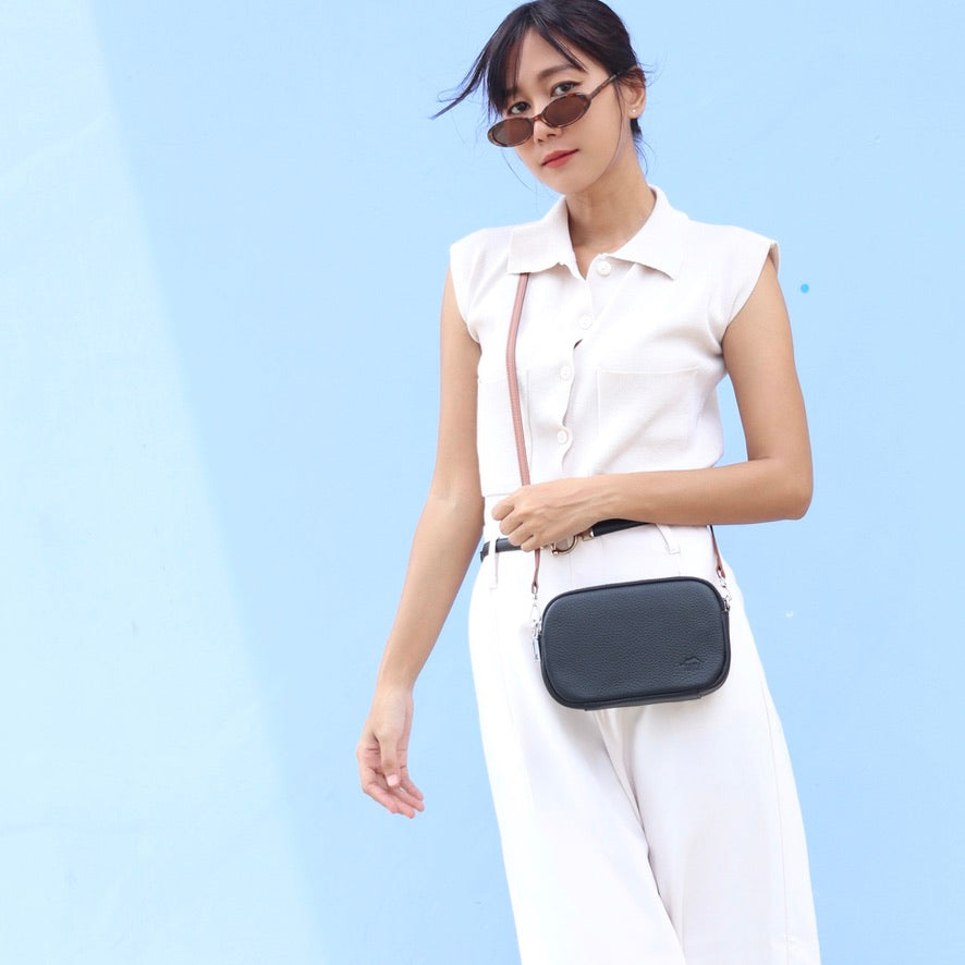 กระเป๋าหนังผู้หญิง /กระเป๋าหนังสะพายข้างผู้หญิง สีดำ รุ่น B-BK-125 Ava