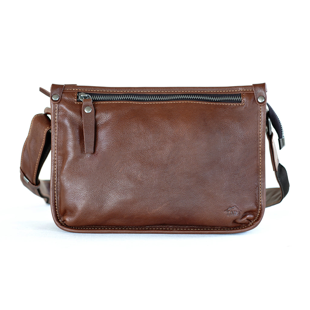 กระเป๋าหนังผู้ชาย/กระเป๋าหนังสะพายข้าง สีน้ำตาล รุ่น B-CBR-8335