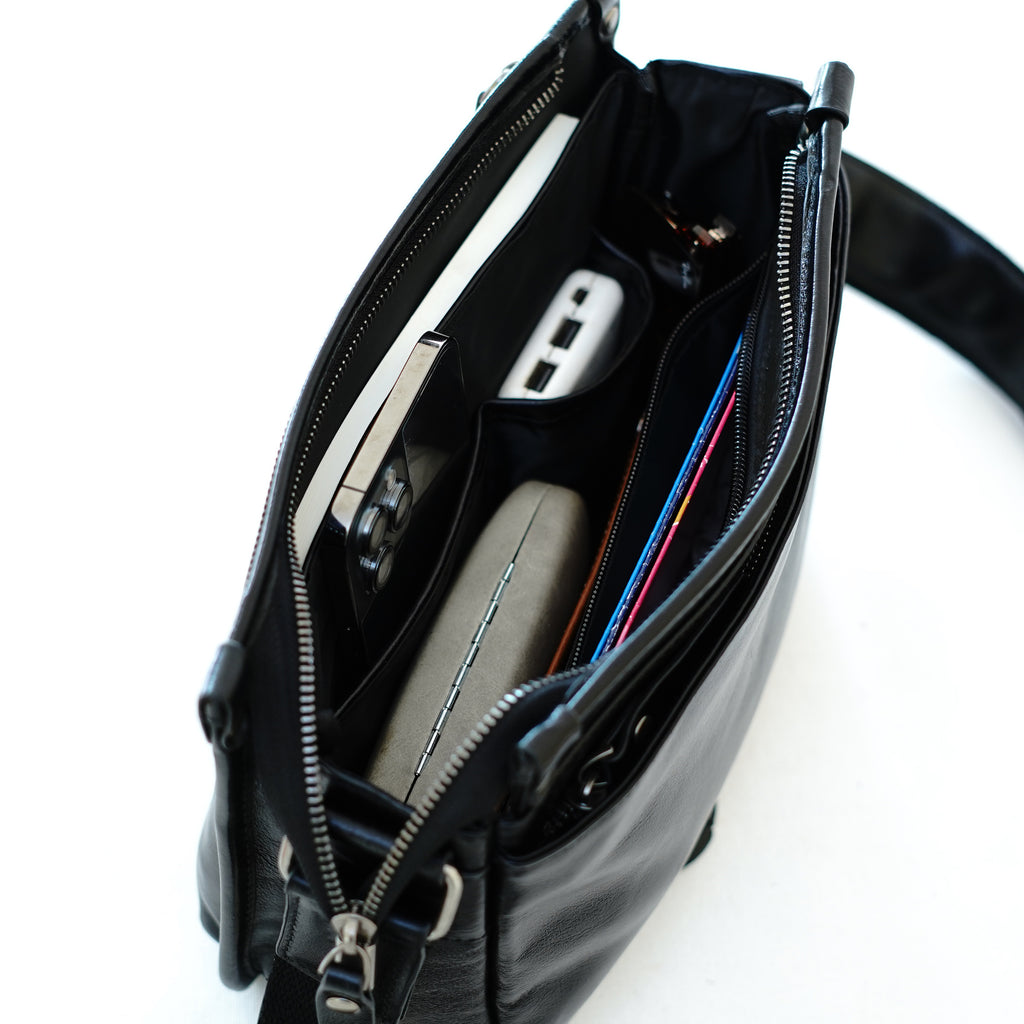 กระเป๋าหนังผู้ชาย/กระเป๋าหนังสะพายข้าง สีดำ รุ่น B-BK-8335