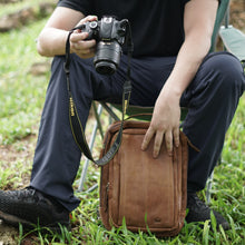 โหลดรูปภาพลงในเครื่องมือใช้ดูของ Gallery กระเป๋าหนังผู้ชาย/กระเป๋าเป้ผู้ชาย สีนํ้าตาล รุ่น B-LBR-215
