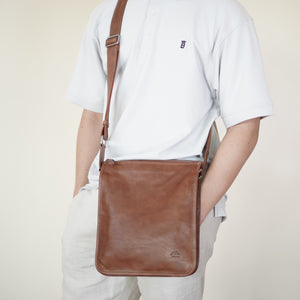 กระเป๋าสะพายข้างหนังแท้ B-CBR-1237 รุ่น Bach (Satchel Leather Bag)