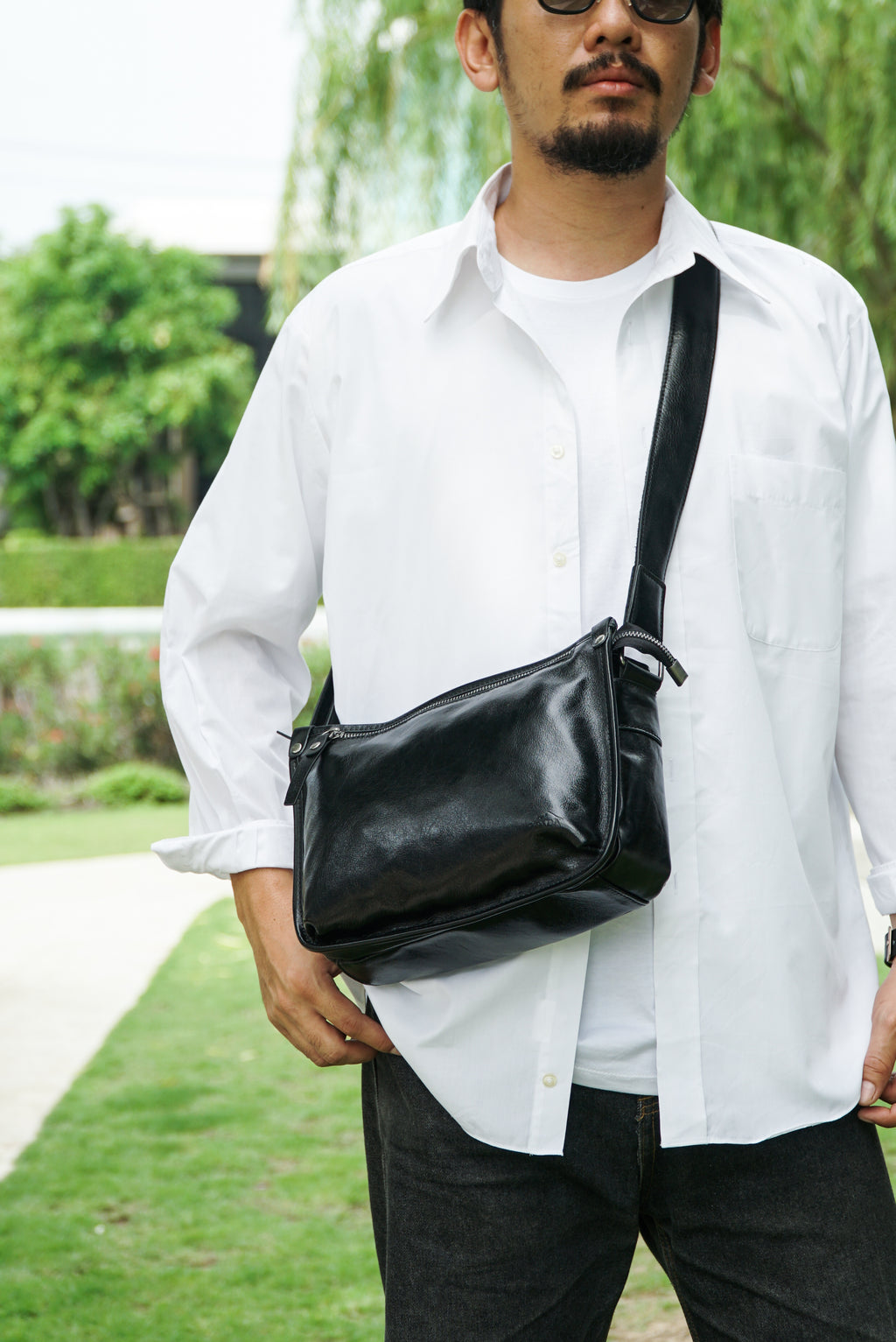 กระเป๋าหนังผู้ชาย/กระเป๋าหนังสะพายข้าง สีดำ รุ่น B-BK-8335