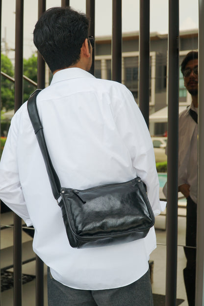 กระเป๋าหนังผู้ชาย/กระเป๋าหนังสะพายข้าง สีดำ รุ่น B-BK-8335