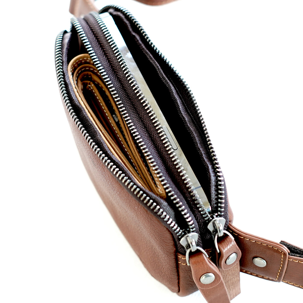 กระเป๋าหนังผู้ชาย/กระเป๋าหนังคาดอกผู้ชาย สีน้ำตาล รุ่น B-CBR-8118