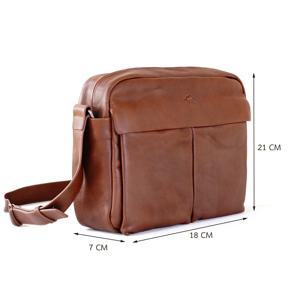 กระเป๋าหนังผู้ชาย /กระเป๋าหนังสะพายข้าง สีน้ำตาล รุ่น B-CBR-8941