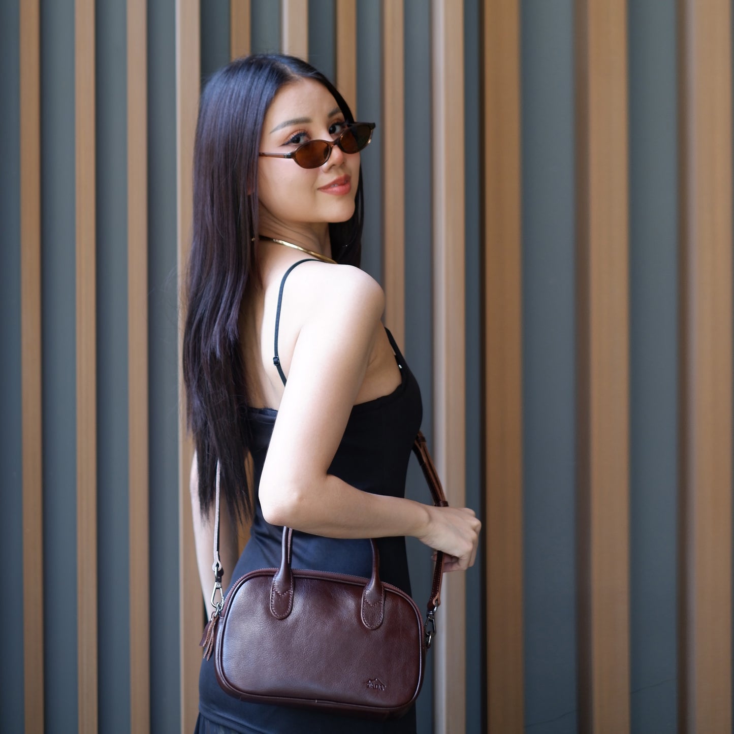กระเป๋าหนังผู้หญิง /กระเป๋าหนังสะพายข้างผู้หญิง  รุ่น B-1036 Joanna (โจแอนนา)