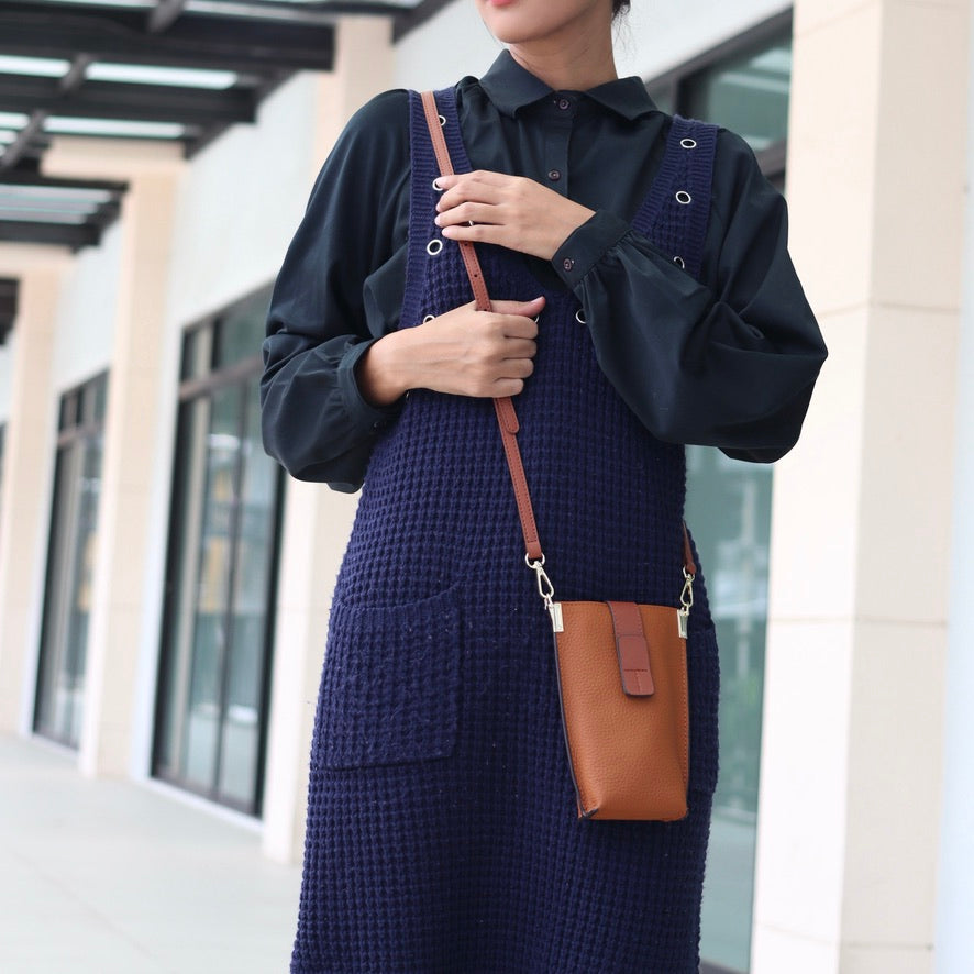 กระเป๋าหนังผู้หญิง /กระเป๋าหนังสะพายข้างผู้หญิง สีน้าตาล รุ่น B-LBR-8820 Lily