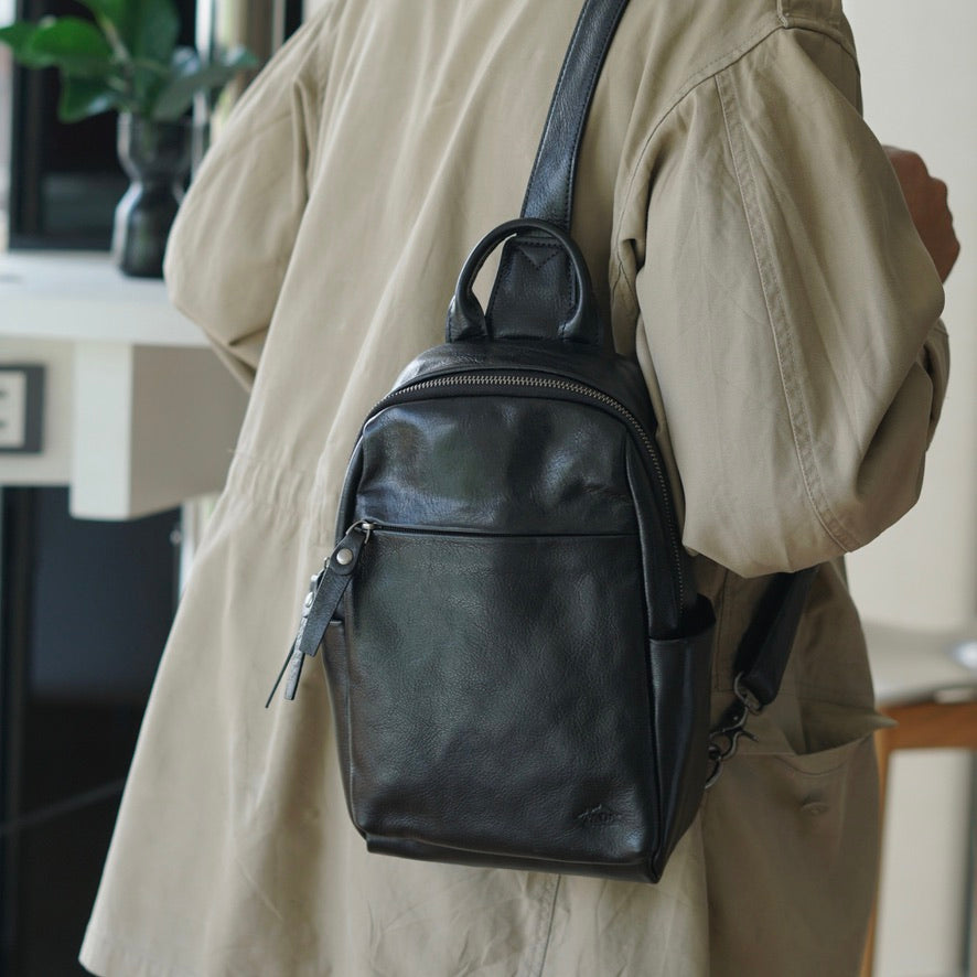 กระเป๋าหนังผู้ชาย /กระเป๋าหนังคาดอกผู้ชาย สีดำ รุ่น B-BK-2249