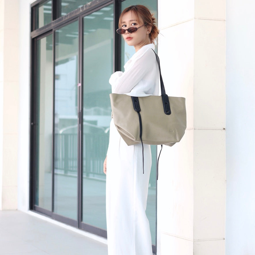 กระเป๋าหนังผู้หญิง /กระเป๋าหนังสะพายข้างผู้หญิง สีเบจ B-BEI-763 (Freya)