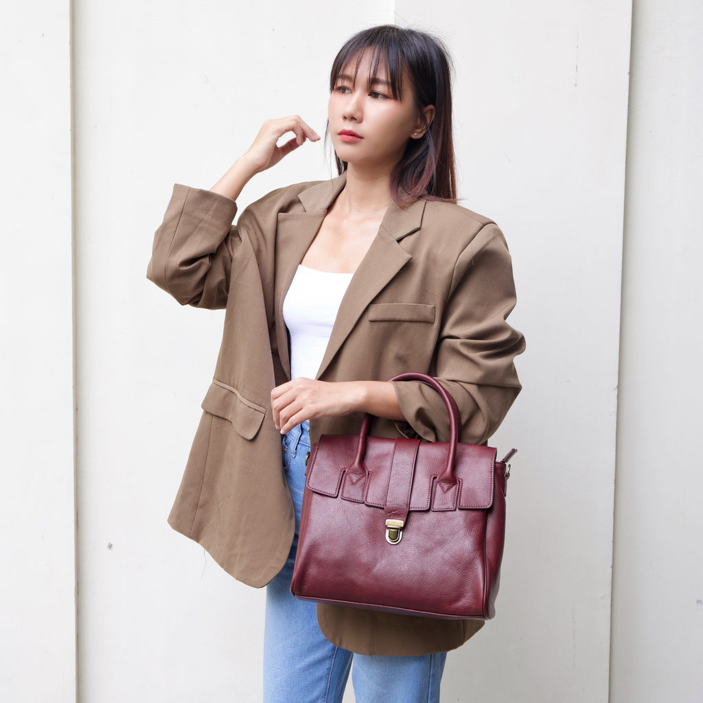 กระเป๋าหนังผู้หญิง/กระเป๋าหนังสะพายข้างผู้หญิง สีแดงเข้ม รุ่น B-RED-7282