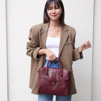กระเป๋าหนังผู้หญิง/กระเป๋าหนังสะพายข้างผู้หญิง สีแดงเข้ม รุ่น B-RED-7282