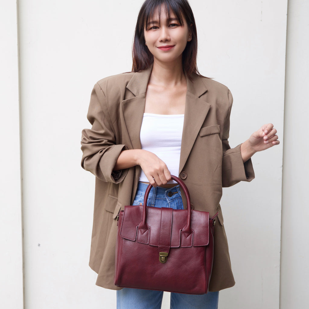 กระเป๋าหนังผู้หญิง/กระเป๋าหนังสะพายข้างผู้หญิง สีแดงเข้ม รุ่น B-RED-7282