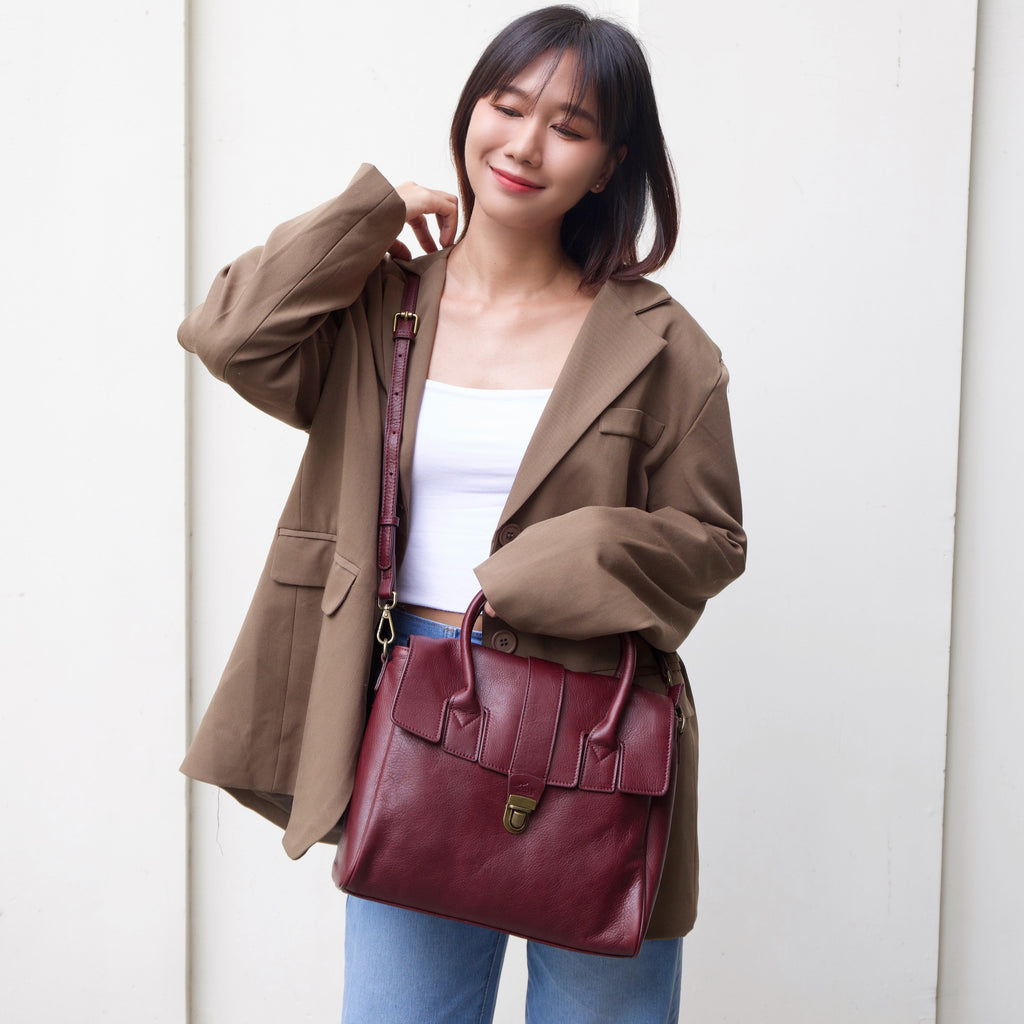 กระเป๋าหนังผู้หญิง/กระเป๋าหนังสะพายข้างผู้หญิง สีแดงเข้ม รุ่น B-RED-7282