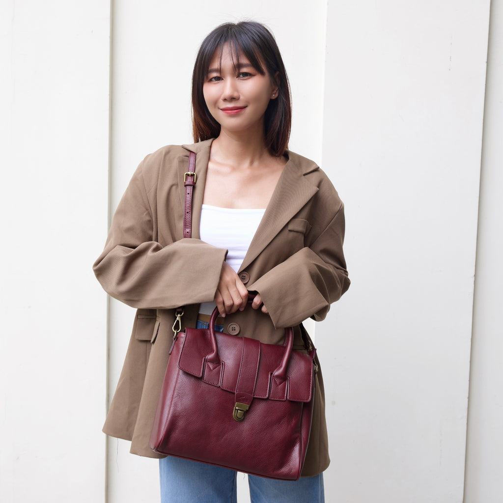 กระเป๋าหนังผู้หญิง/กระเป๋าหนังสะพายข้างผู้หญิง สีแดงเข้ม รุ่น B-RED-7282