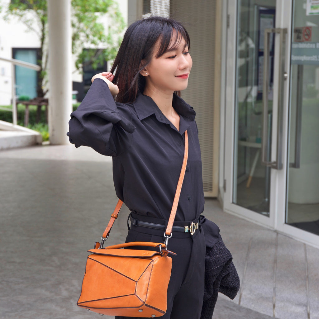 กระเป๋าหนังผู้หญิง/กระเป๋าหนังสะพายข้าง สีน้ำตาล รุ่น B-LBR-8011