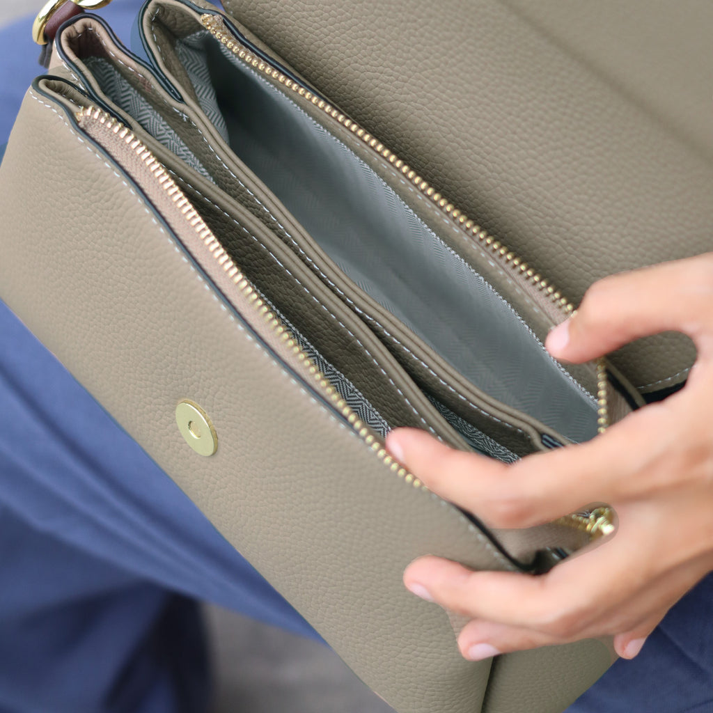 กระเป๋าหนังผู้หญิง /กระเป๋าหนังสะพายข้างผู้หญิง สีเบจ B-BEI-8845 (Iris)