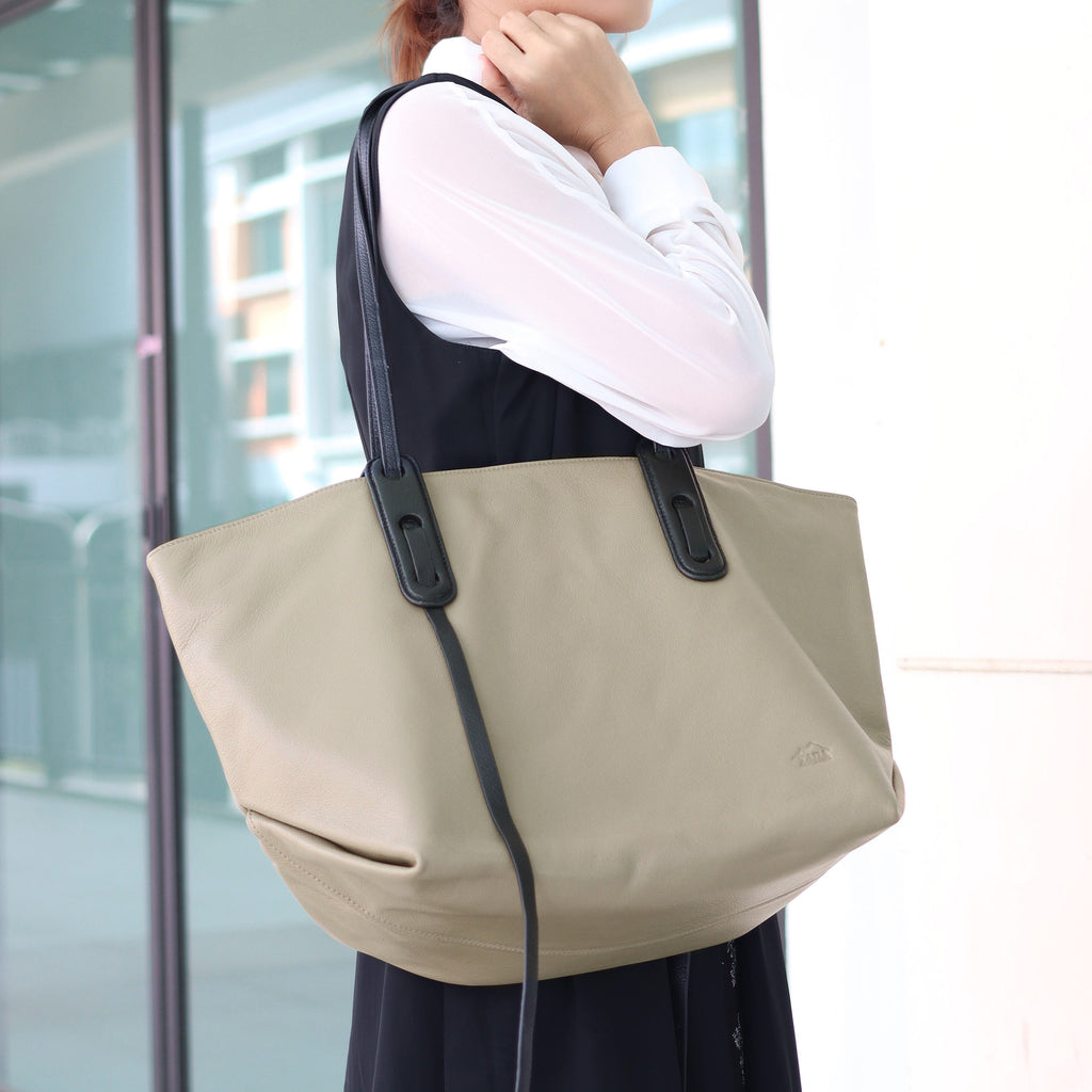 กระเป๋าหนังผู้หญิง /กระเป๋าหนังสะพายข้างผู้หญิง สีเบจ B-BEI-765 (Hilda)