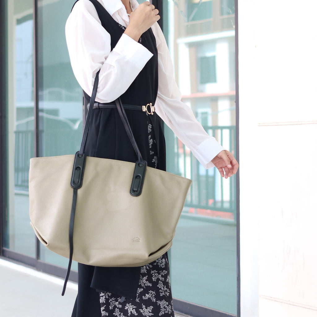 กระเป๋าหนังผู้หญิง /กระเป๋าหนังสะพายข้างผู้หญิง สีเบจ B-BEI-765 (Hilda)