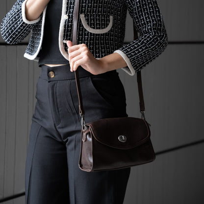 👜กระเป๋าหนังผู้หญิง /กระเป๋าหนังสะพายข้างผู้หญิง สีน้ำตาล รุ่น B-7377