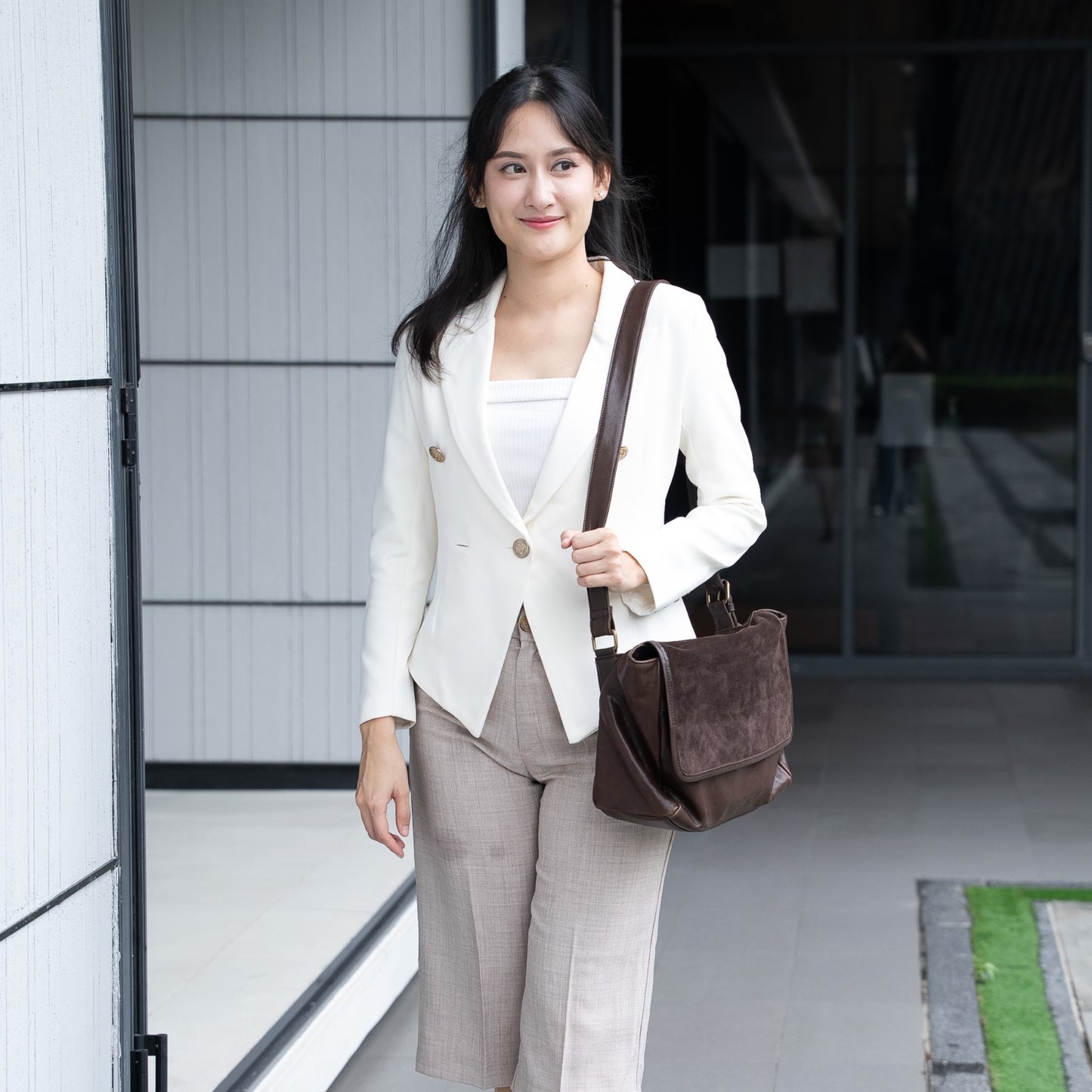กระเป๋าหนังผู้หญิง /กระเป๋าหนังสะพายข้างผู้หญิง สีน้ำตาล รุ่น B-7380
