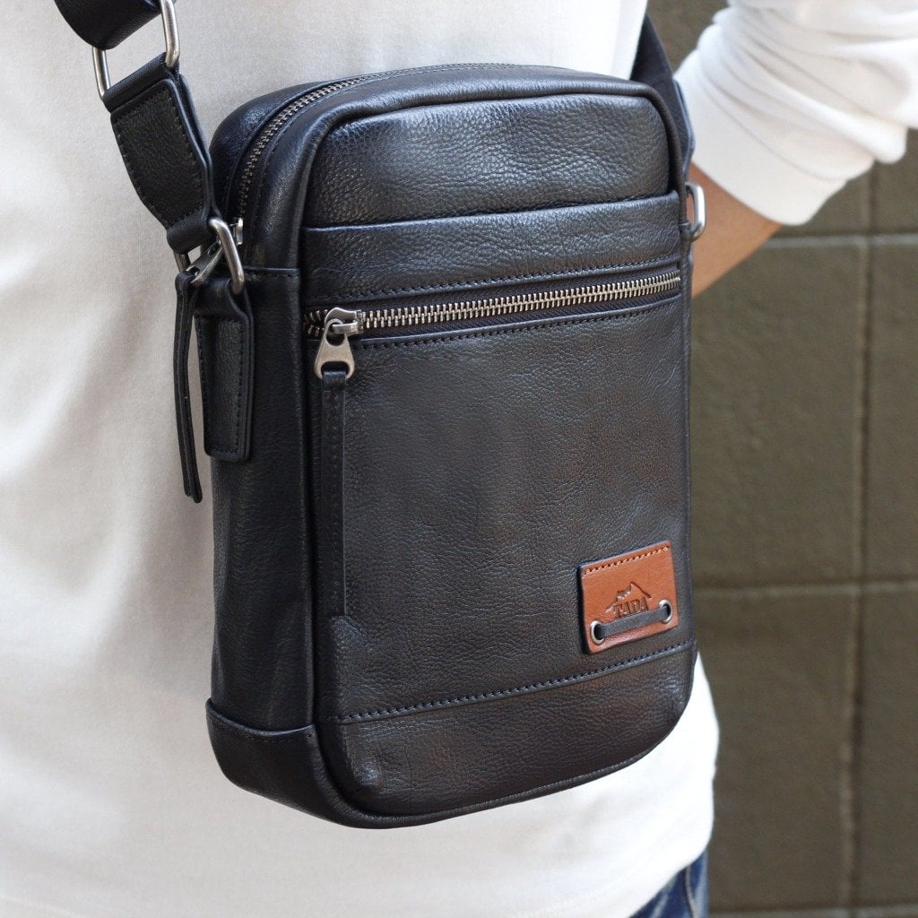 กระเป๋าหนังสะพายข้างผู้ชาย