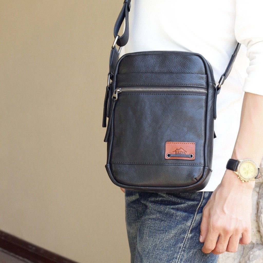 กระเป๋าหนังสะพายข้างผู้ชาย