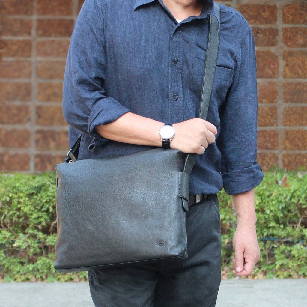 กระเป๋าหนังสะพายข้างผู้ชาย