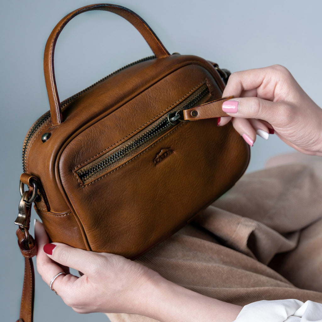 กระเป๋าหนังสะพายข้างผู้หญิง/กระเป๋าหนังแท้ผู้หญิง รุ่น Cleo B-LBR-1291