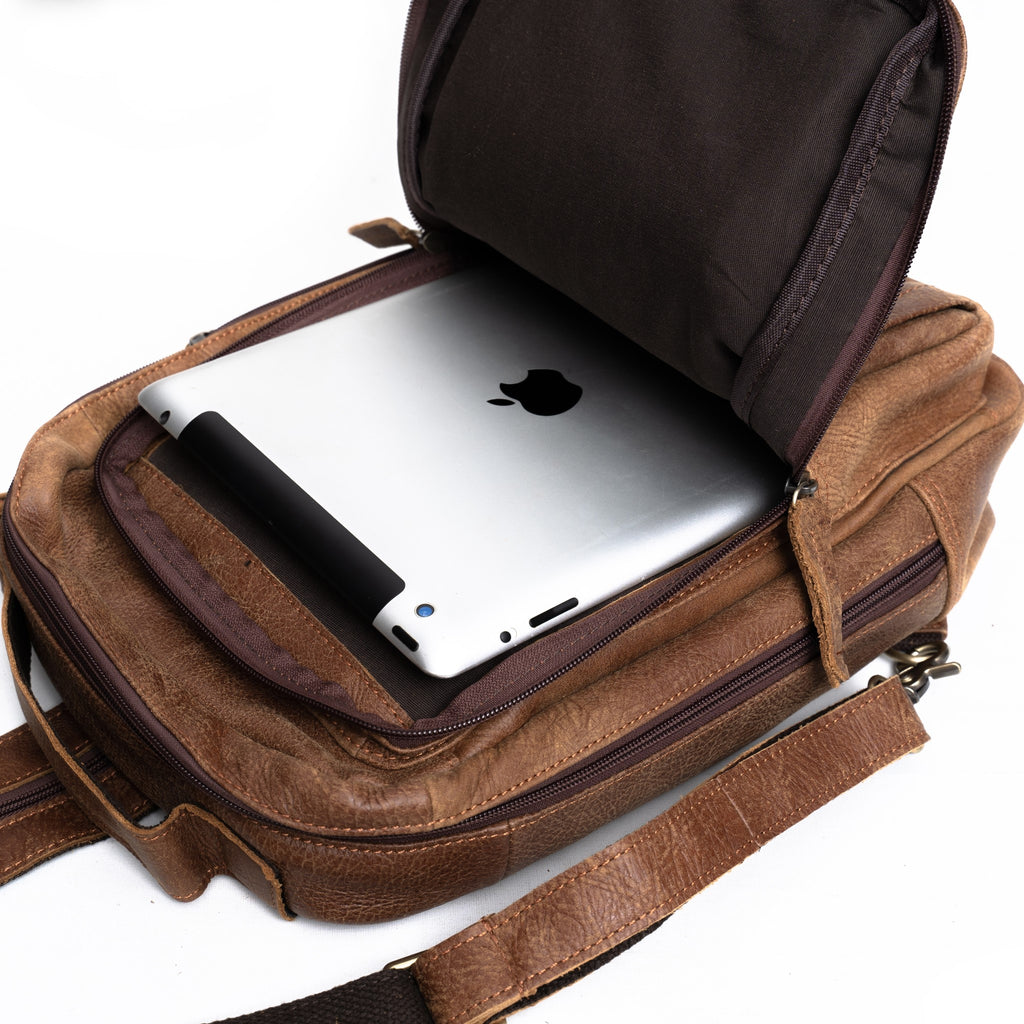 กระเป๋าหนังผู้ชาย/กระเป๋าเป้ผู้ชาย สีนํ้าตาล รุ่น B-LBR-215